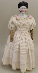 17 1/2" UNMARKED 1870's CHINA SHOULDER HEAD DOLL.